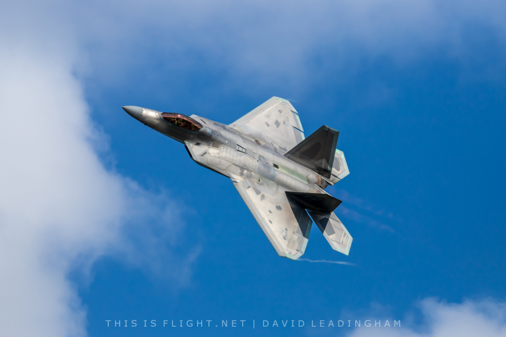 f 22 raptor at air show